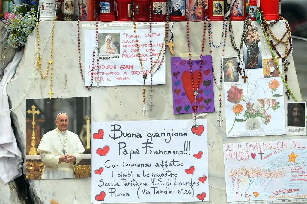 Imagen El papa prosigue su terapia hospitalaria y redactará la homilía del domingo