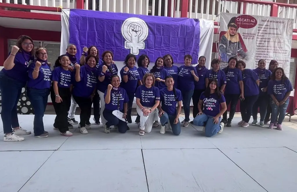 Imagen Conmemoran con un evento cultural y artístico el día de la Mujer en el CECATI 42 de Veracruz