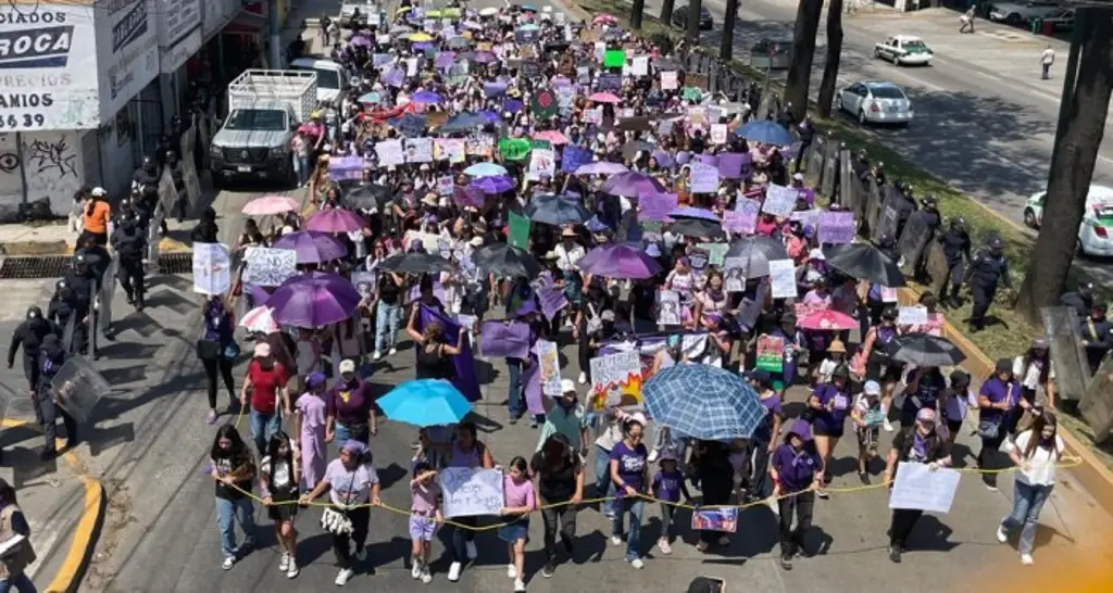 Imagen 8M: Feministas marchan hacia el Congreso de Veracruz