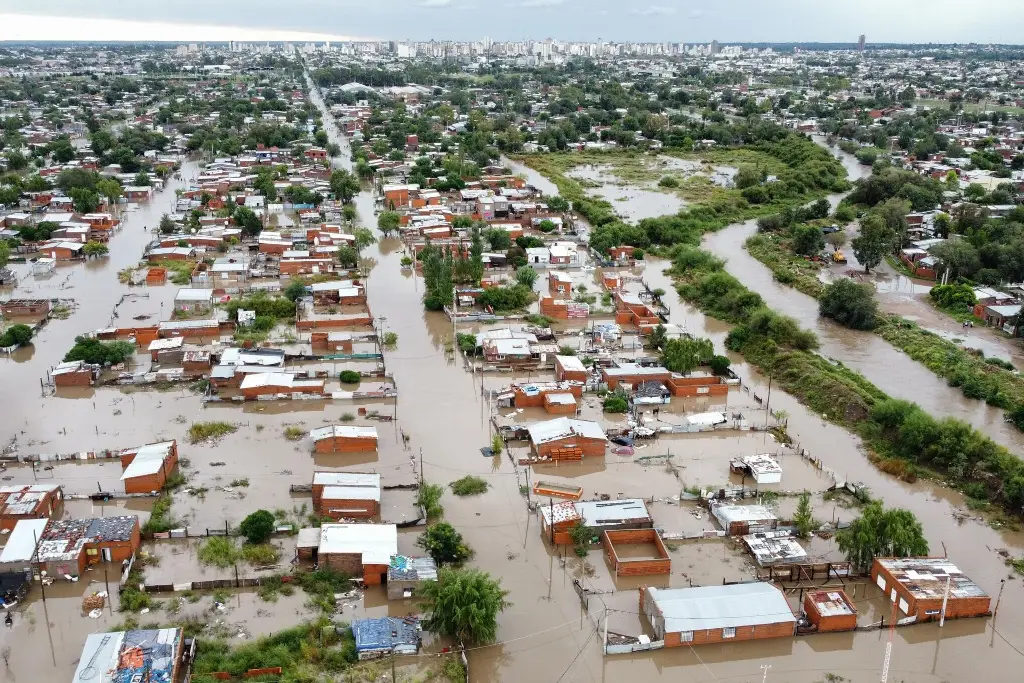 Imagen Confirman 13 muertos por las inundaciones en Argentina