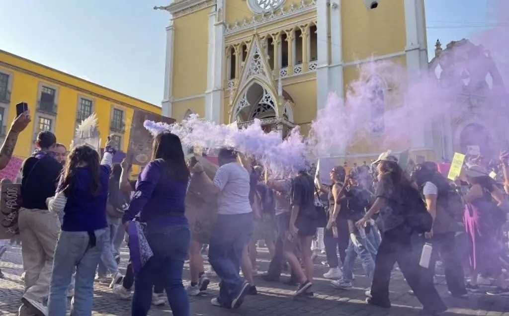 Imagen Marcha 8M: Mujeres exigen alto a la violencia y la impunidad en Xalapa, Veracruz