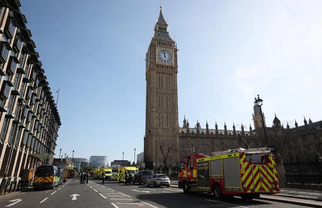 Imagen Baja hombre del Big Ben tras protestar 16 horas con bandera palestina en Londres