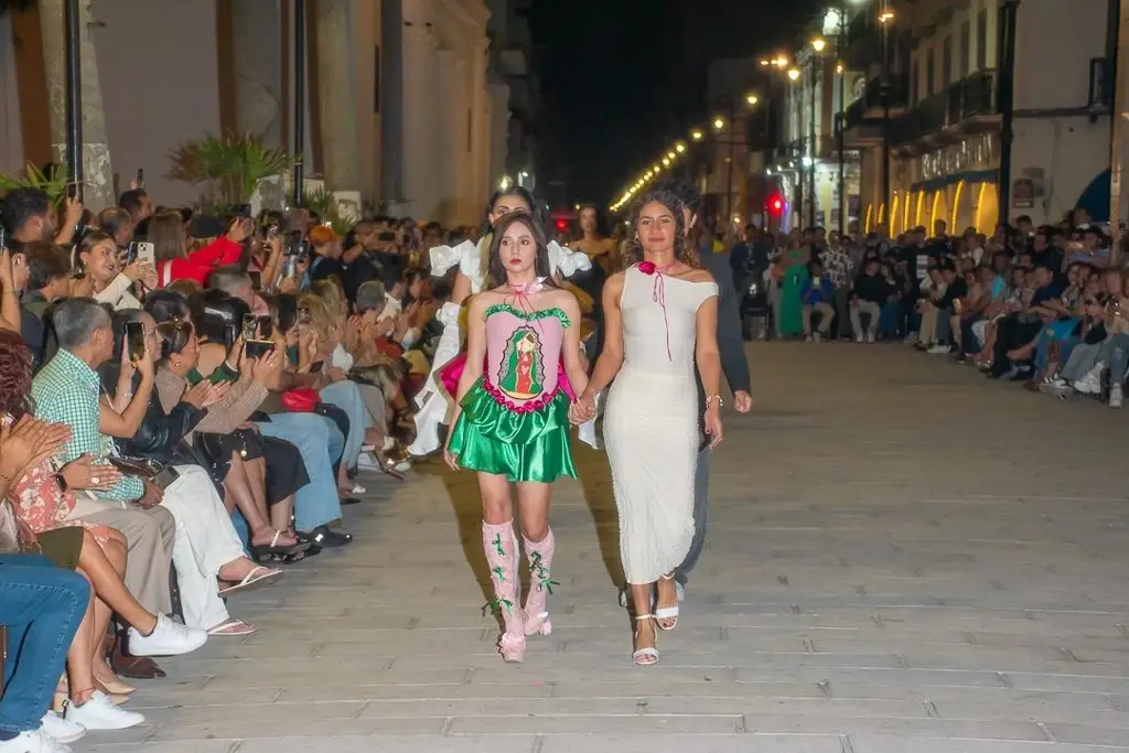 Imagen Espectacular gala 'Moda, Mar y Puerto' en Independencia Peatonal Veracruz 