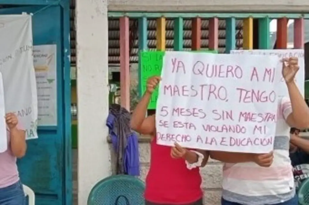 Imagen Padres de familia toman escuela en Tezonapa, Veracruz; esto piden 