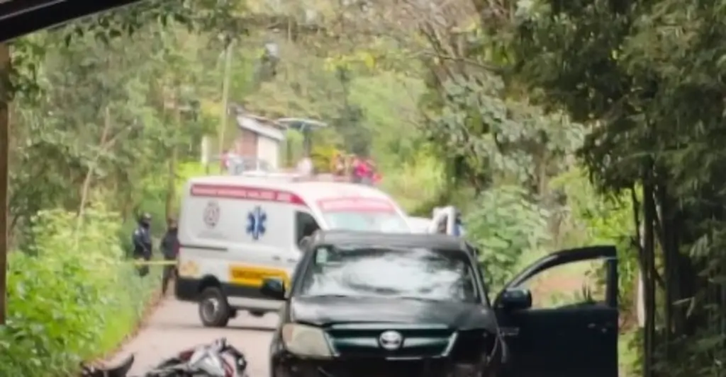 Imagen Deja un muerto choque frontal de camioneta y moto en Mariano Escobedo, Veracruz 