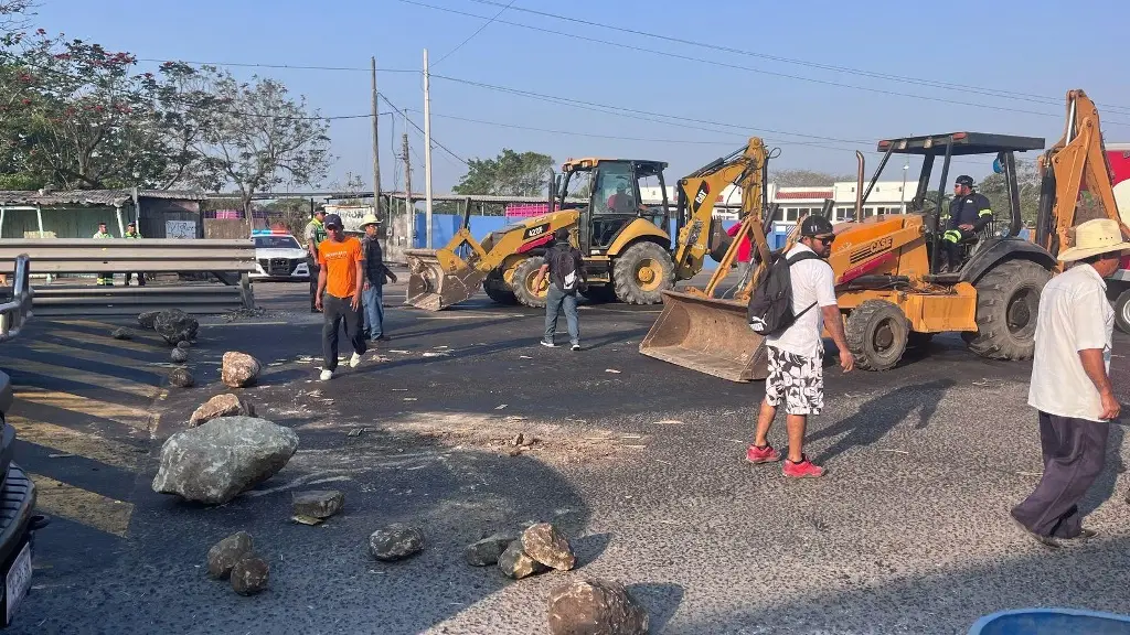 Imagen Bloquean la carretera Paso del Toro - Santa Fe en ambos sentidos