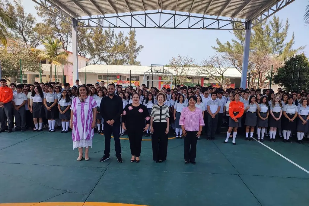 Imagen Entrega TenarisTAMSA domo y Laboratorio de Mecatrónica al CONALEP Veracruz II 