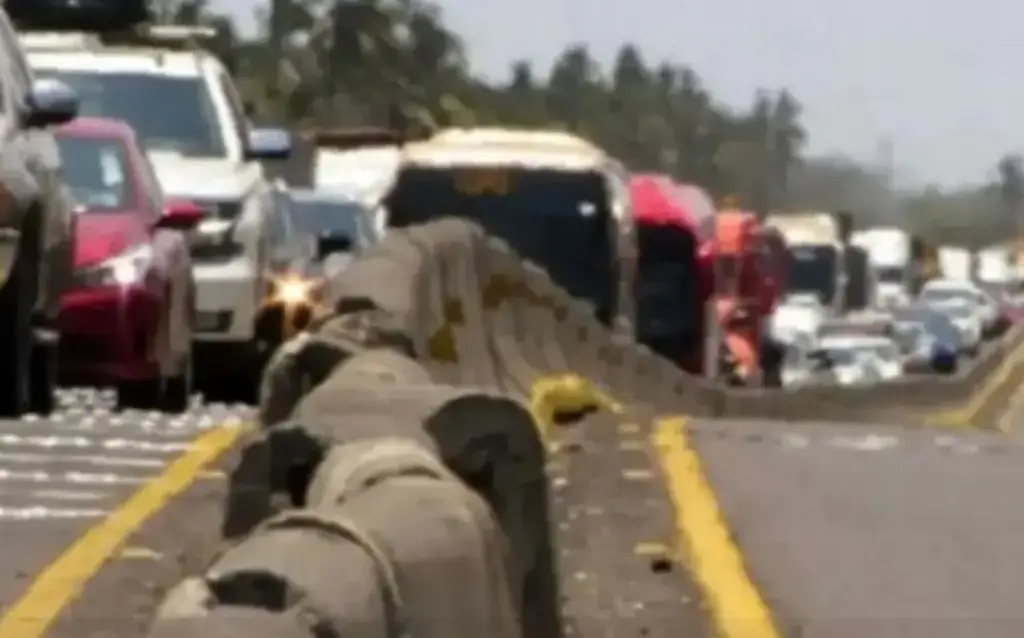 Imagen Tome precauciones, hay cierre parcial de circulación en autopista de Veracruz 