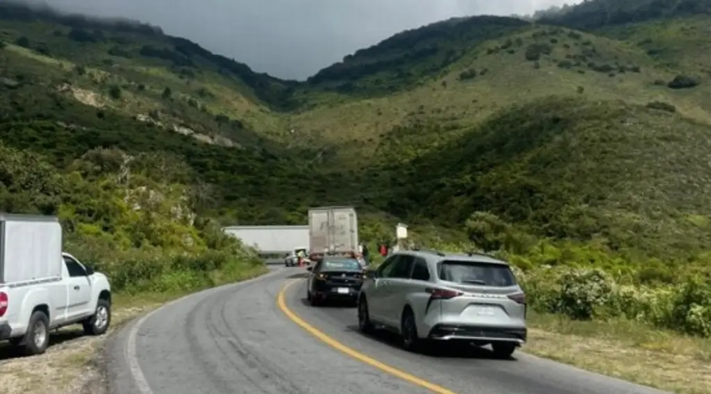 Imagen Transportistas denuncian que persiste inseguridad en autopista Orizaba - Puebla 