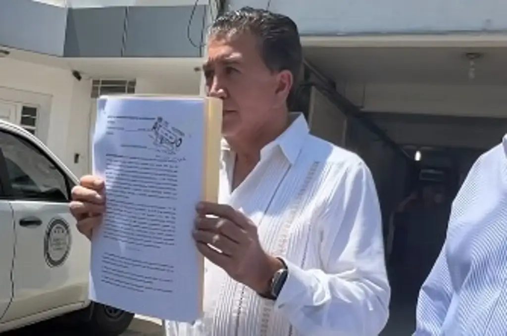 Imagen Héctor Yunes Landa acude a la FGR y denuncia a la presidenta del Congreso de Veracruz