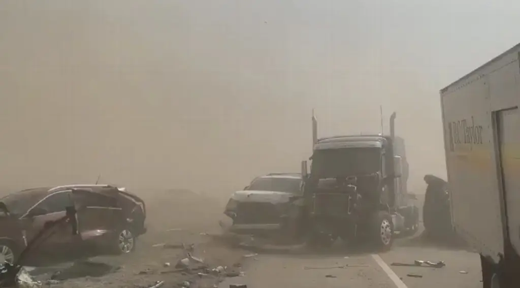 Imagen Video: Tormenta de arena provoca múltiple choque de autos en Texas