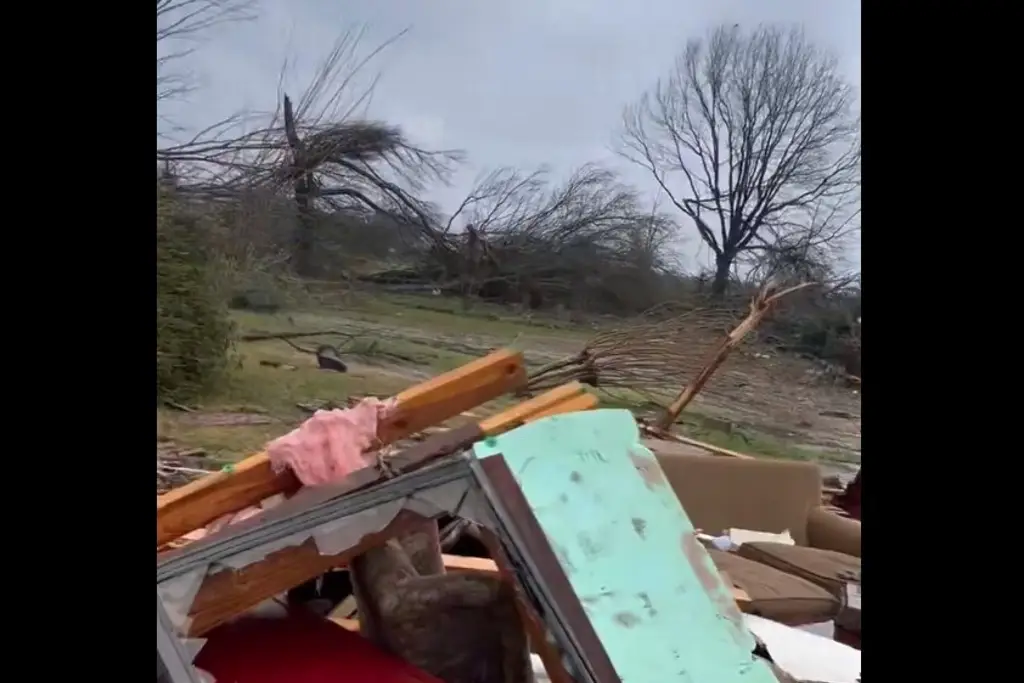 Imagen Familia capta tornado que arrasó con su comunidad, en Tylertown, Mississippi (+Video)