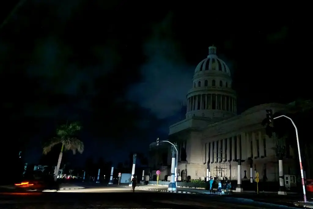 Imagen Sigue sin luz la mitad de Cuba tras 48 horas del nuevo apagón nacional