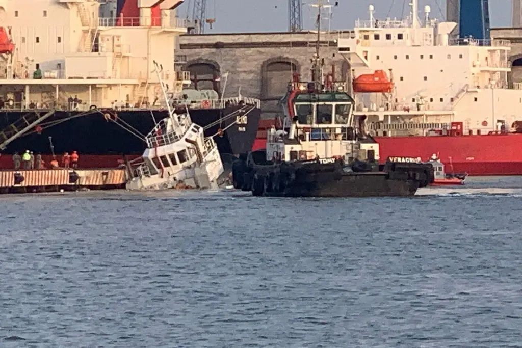 Imagen Se hunde remolcador frente a Malecón de Veracruz 