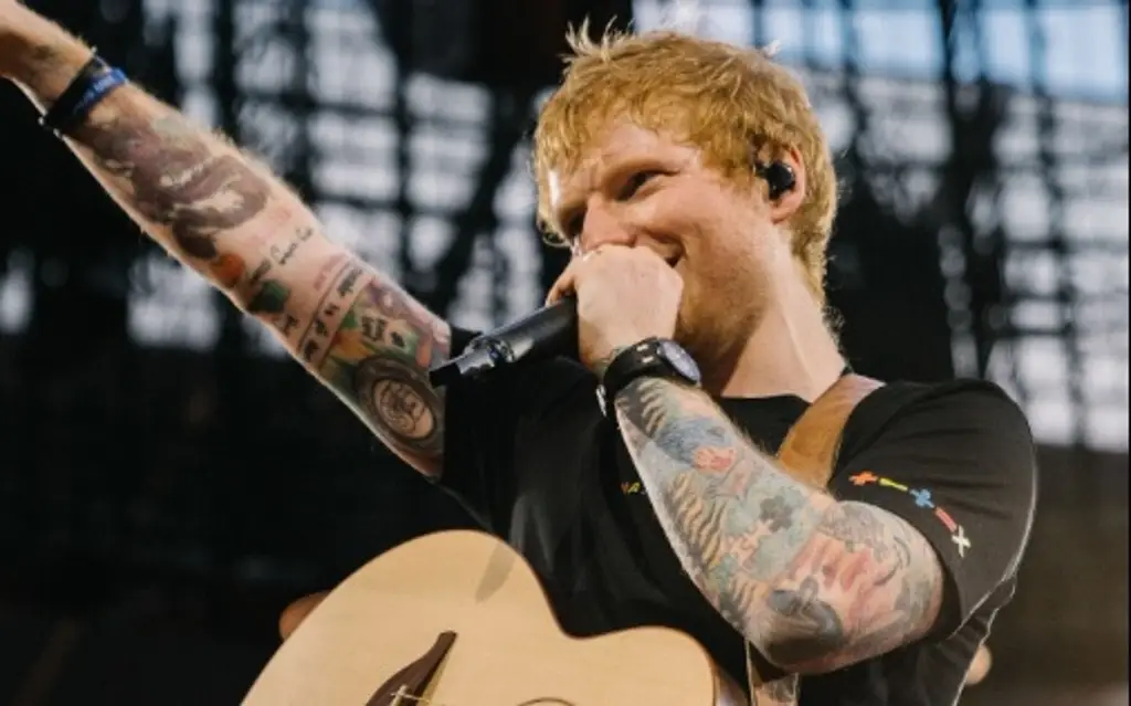 Imagen Ed Sheeran sorprende con concierto al aire libre; estrena un nuevo tema