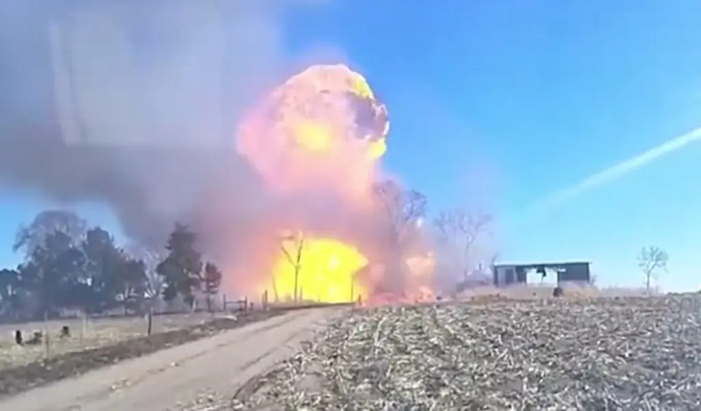 Imagen Tanque de 1,900 litros de propano explota en incendio en Nebraska (+Video)