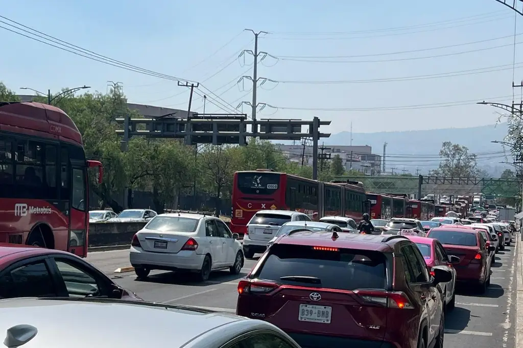 Imagen Trabajadores del INAI y maestros de la CNTE colapsan la CDMX