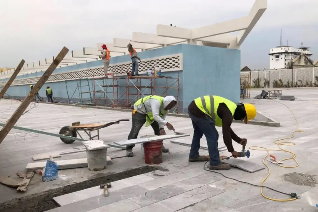 Imagen Artesanos del malecón de Veracruz esperan ocupar nuevos locales antes de inauguración