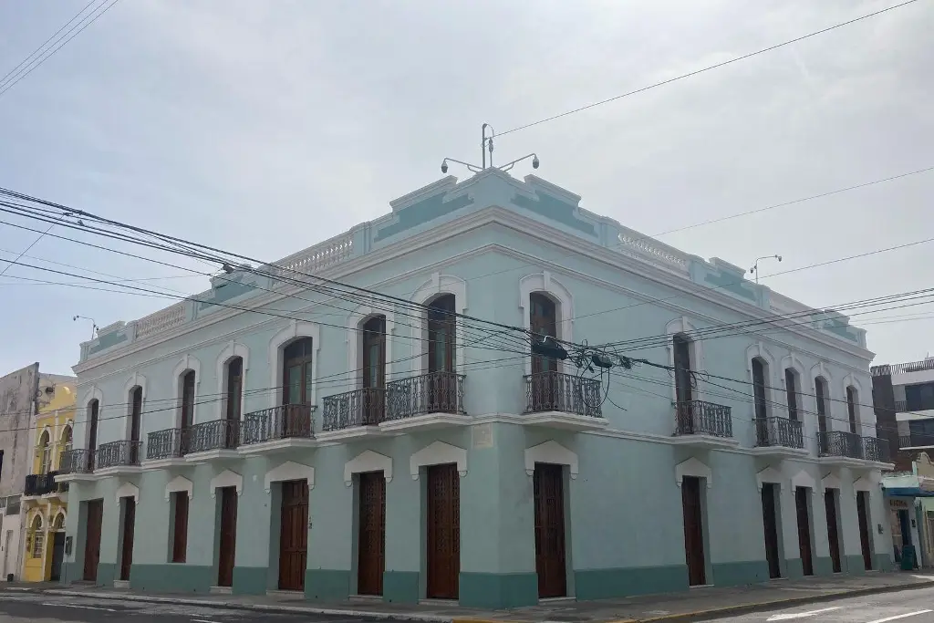 Imagen Continúa cerrada Casa Museo Benito Juárez donde estuvo López Obrador en Veracruz