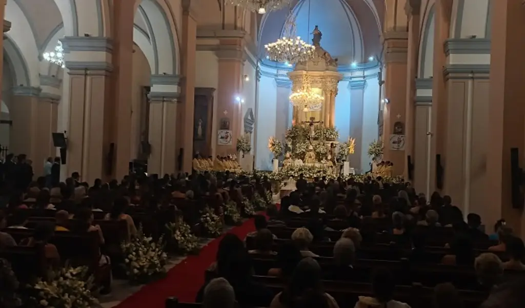 Imagen Cardenal Norberto Rivera celebra boda en catedral de Veracruz