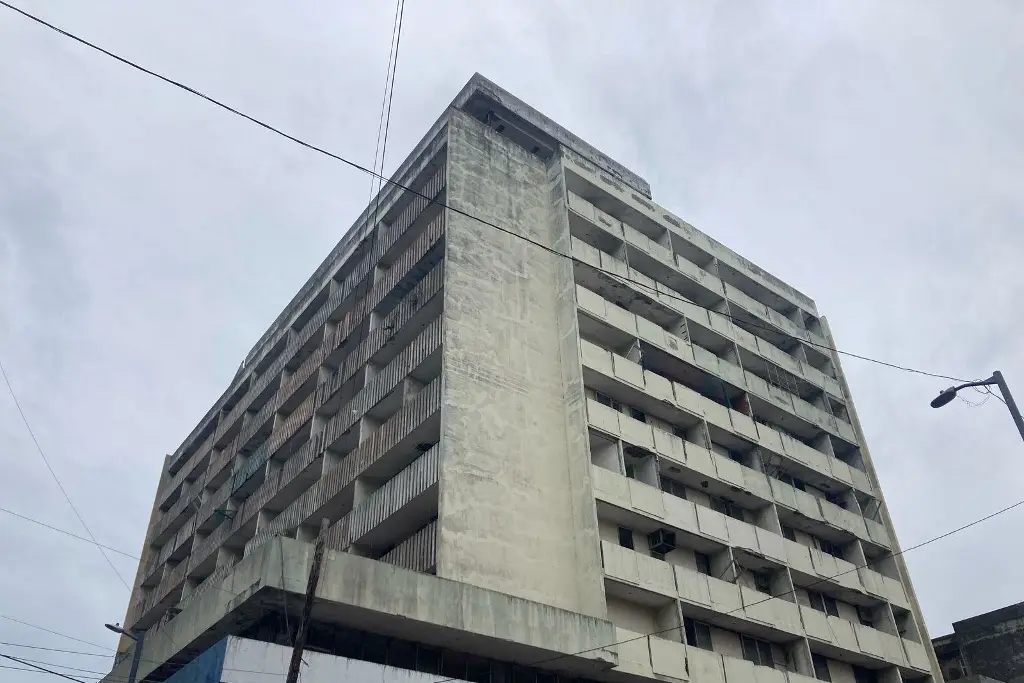 Imagen Ayuntamiento de Veracruz busca a dueños del edificio Galdi por el riesgo que representa