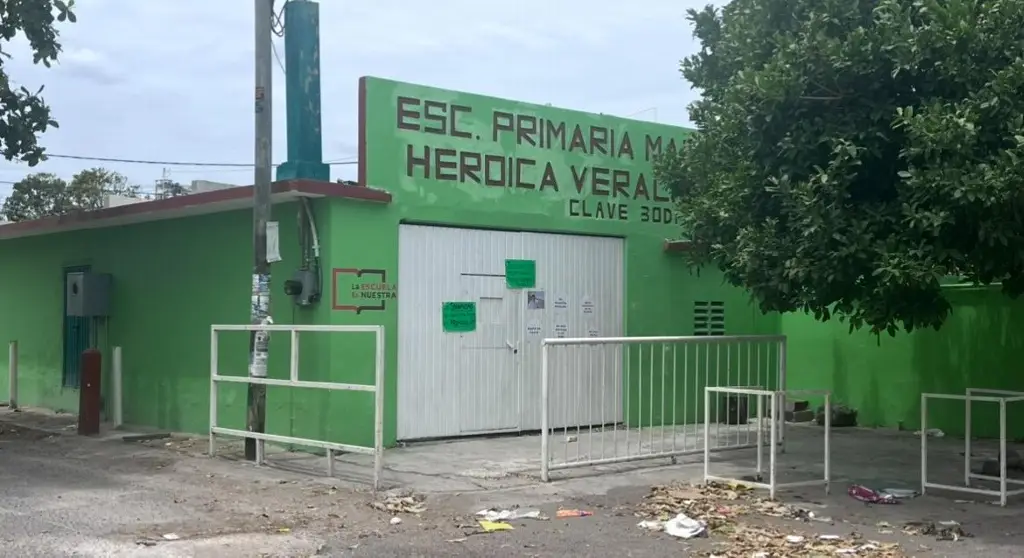 Imagen Continúa el cierre de la escuela Heroica Veracruz por los padres de familia