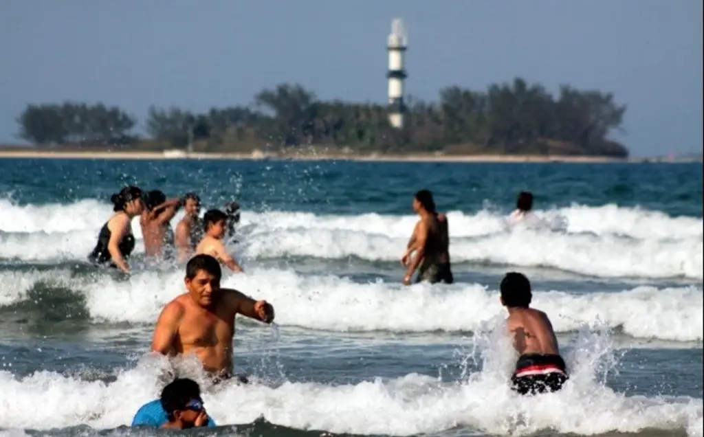 Imagen Alistan operativo de Semana Santa en Veracruz; van por regular cuatrimotos en playas