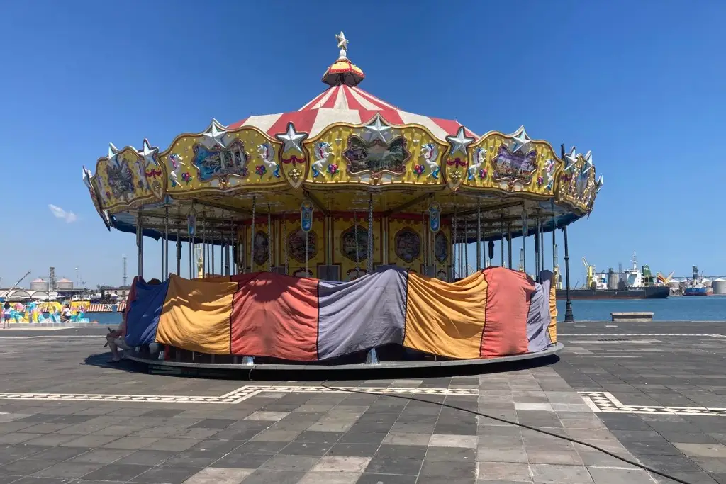 Imagen Colocan carrusel en el Malecón de Veracruz para esta Semana Santa