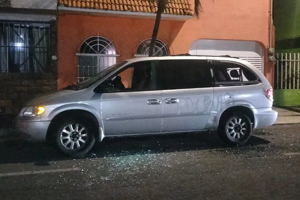 Imagen Vandalizan camioneta y dejan fuerte mensaje a dueña en Veracruz