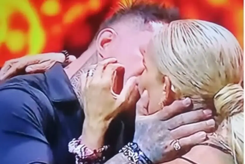 Imagen Niurka se compromete con su novio 20 años menor que ella; es veracruzano