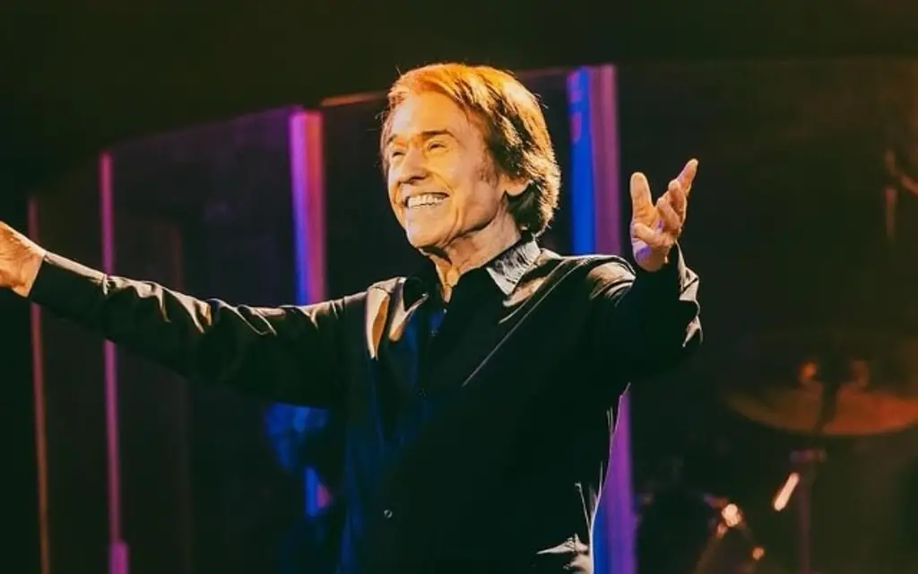 Imagen Raphael vuelve a la música 4 meses después de ser hospitalizado de emergencia