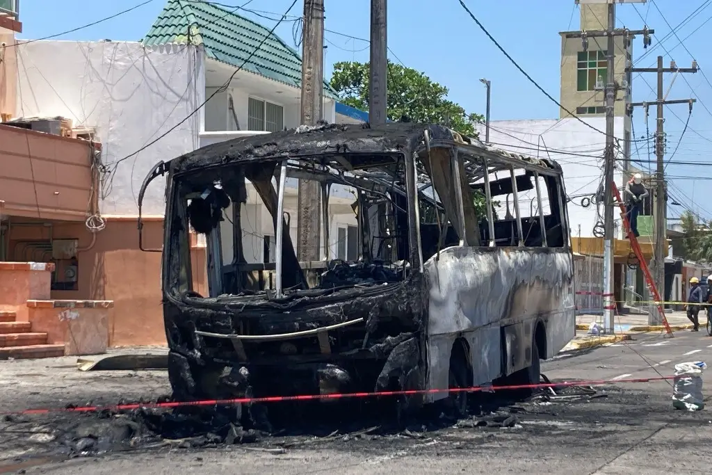 Imagen Se quema camión de pasaje Ruta 6 en Veracruz (+Video)