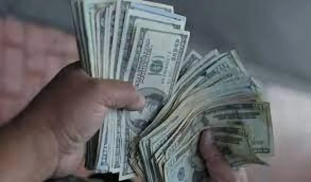 Imagen Peso pierde en Día del Niño ¿En cuánto venden el dólar?
