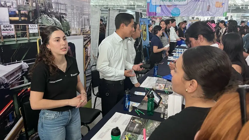 Realizó la UV feria del empleo con más de 30 empresas participantes en la USBI Boca del Río
