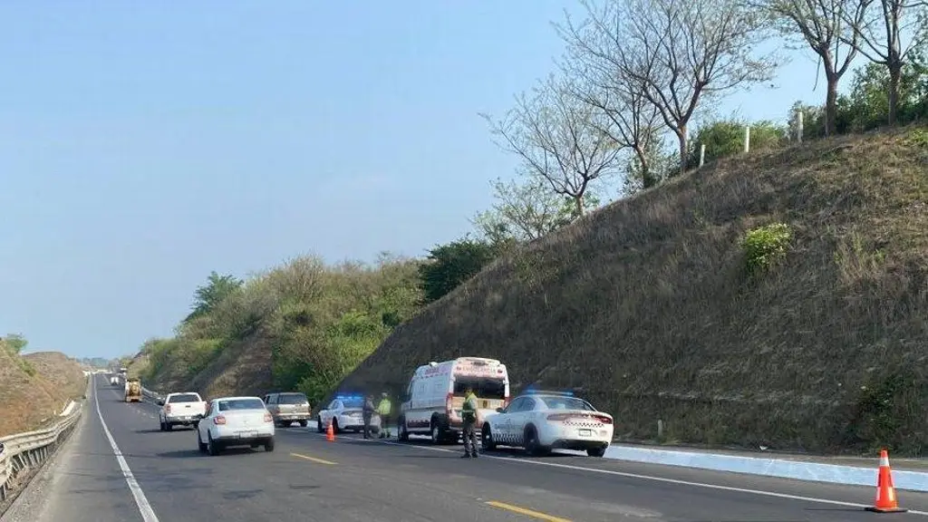 Imagen Hay cierre parcial de circulación en autopista de Veracruz; es por esta razón 
