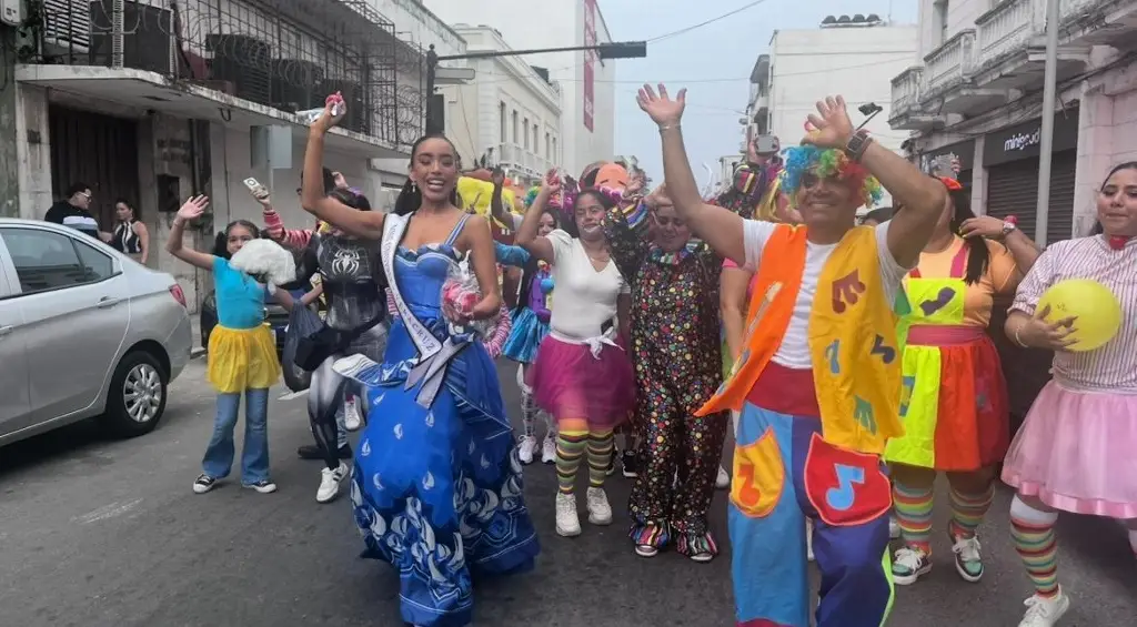 Imagen Realizan desfile para celebrar el día del niño en Veracruz 