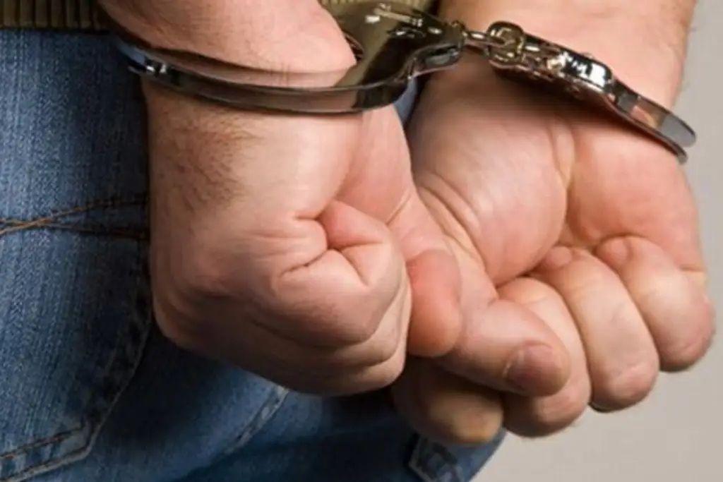 Imagen Detienen a mujer por robar casa en Veracruz; 2 hombres huyeron 