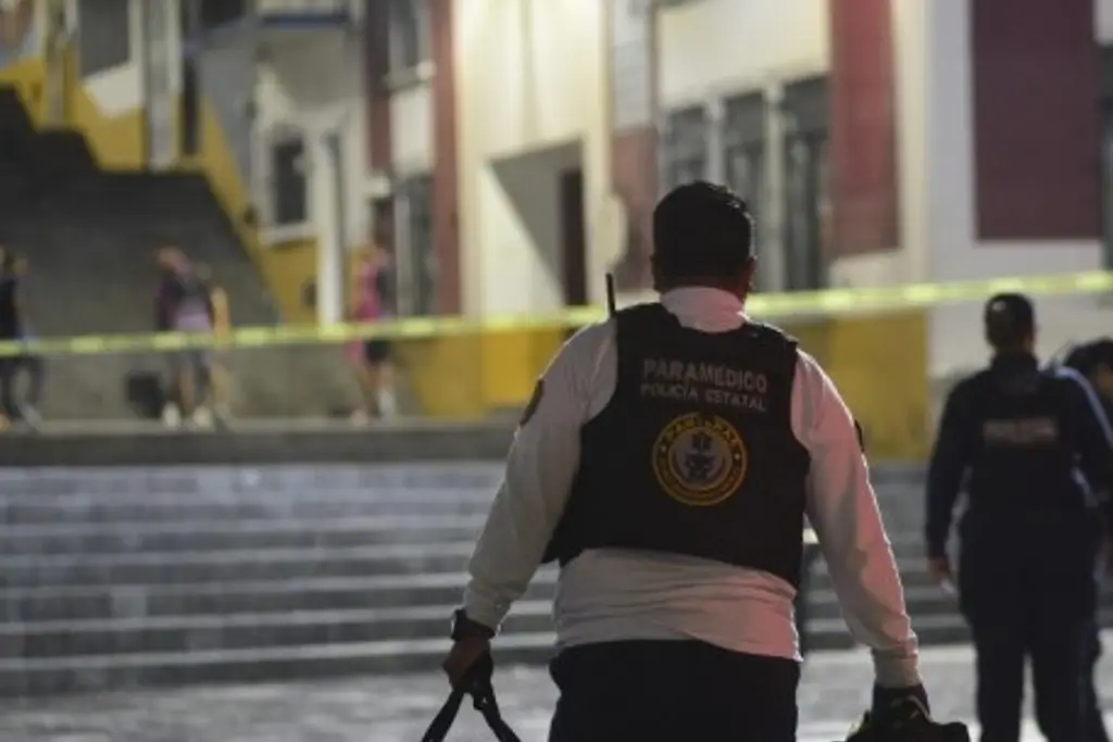 Imagen Muere tras lanzarse de puente peatonal en Xalapa 