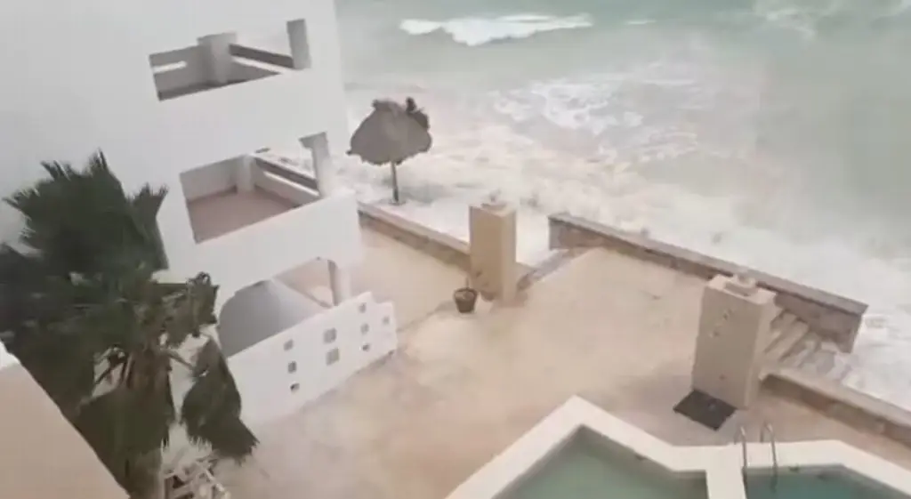 Imagen Captan fenómeno que según pescadores anuncia el 'cordonazo de la Santa Cruz', en Yucatán (+Video)