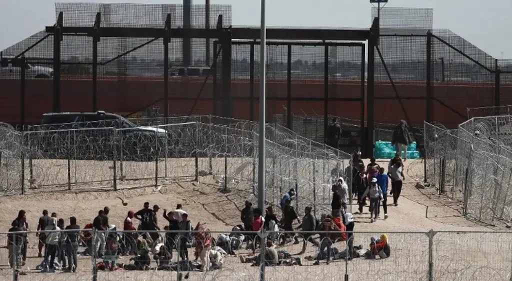 Imagen EU acusa a 82 migrantes de ingreso a una nueva zona militar restringida en la frontera