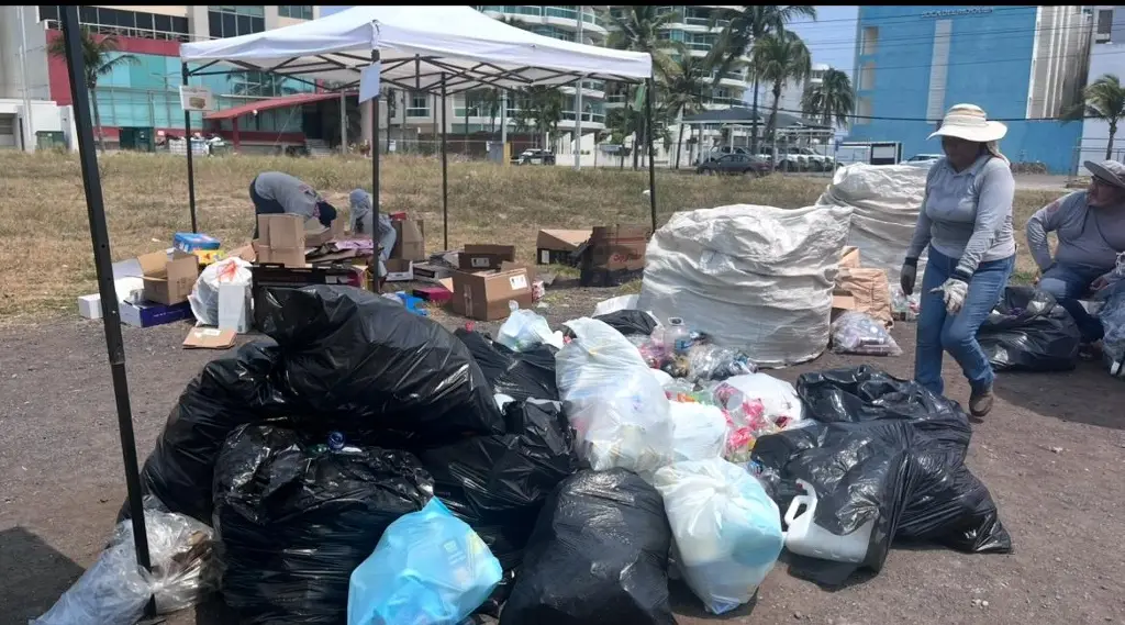 Imagen Reciclemos y ayudemos reciben material para reciclar en Boca del Río