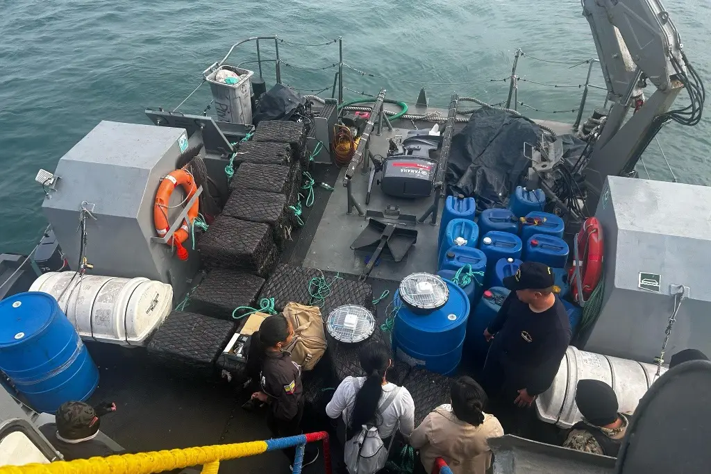 Imagen Ecuador intercepta lancha con 1.5 toneladas de droga que iba México