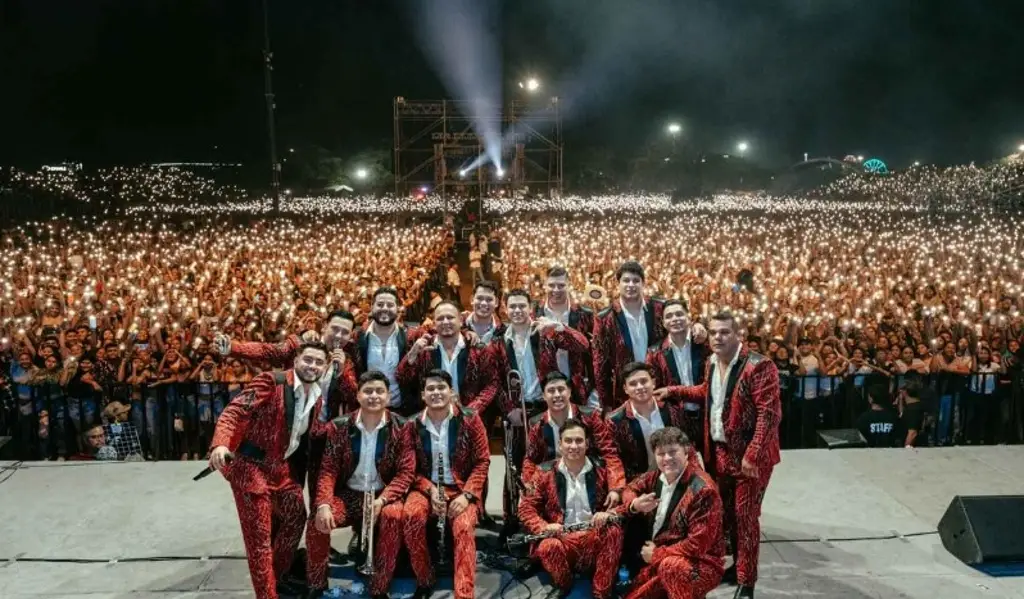 Imagen Personas derriban vallas para ver a 'La Arrolladora Banda El Limón' en Tabasco (+Video)