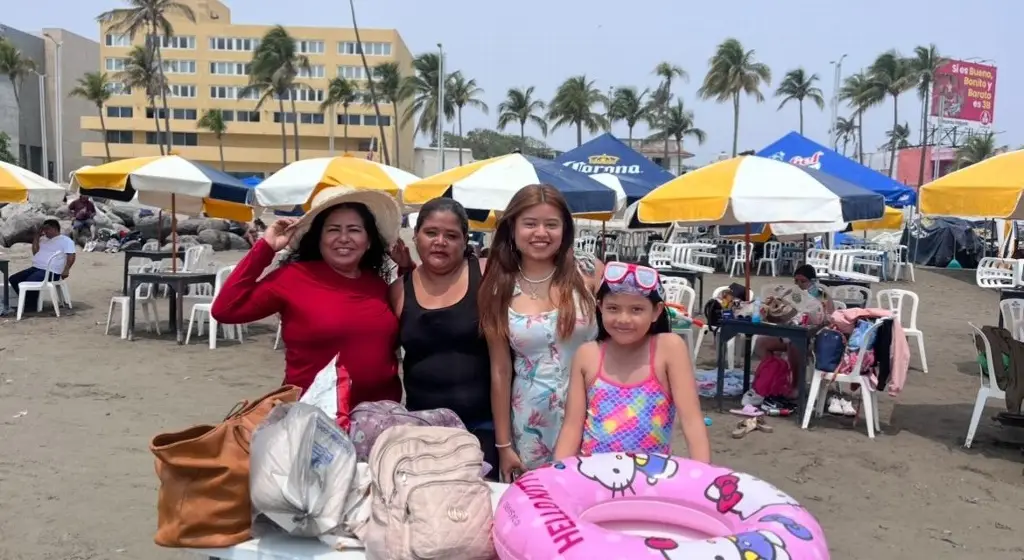 Imagen Muy concurrida la Playa de Villa del Mar por este puente en Veracruz 