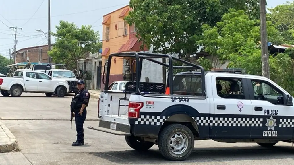 Imagen 'Merecemos pensión, tengo a mis hijas': viuda de policía municipal asesinado en Cazones, Veracruz