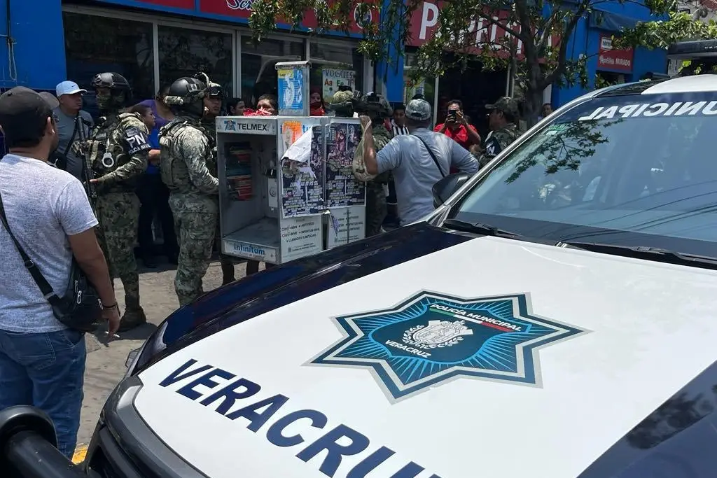 Imagen Lo someten y amarran en zona de mercados de Veracruz; presuntamente quiso tocar a una niña
