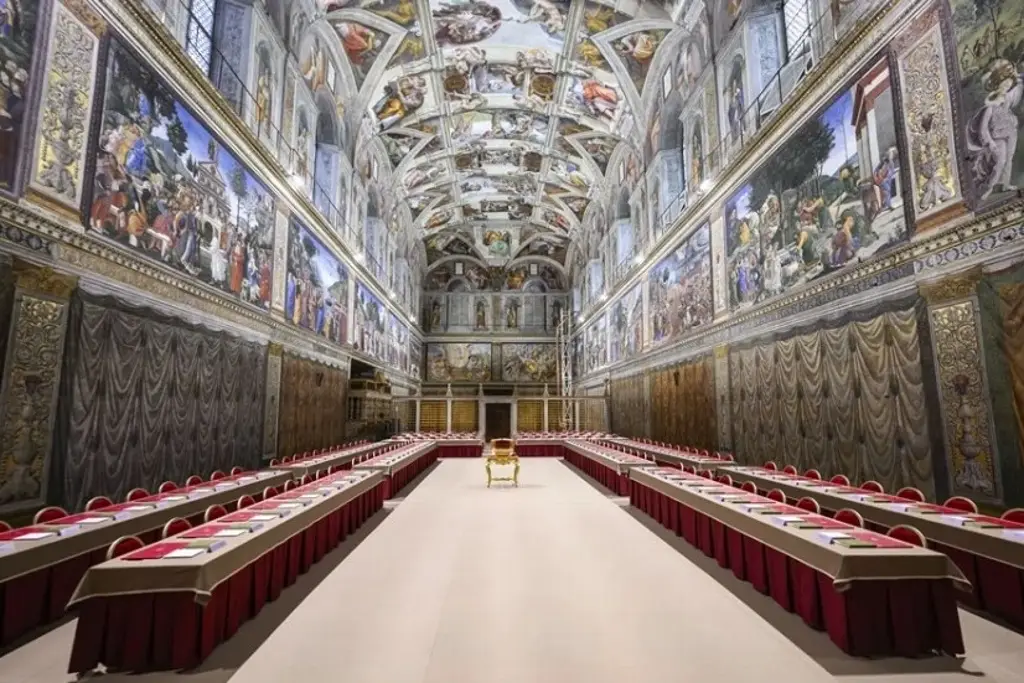 Imagen ¿Cómo es la Capilla Sixtina donde será el cónclave para elegir al nuevo Papa?