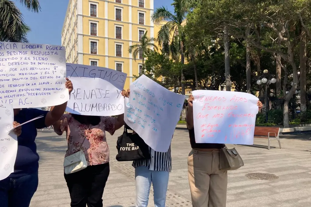 Imagen Habitantes de la colonia Reserva 4 en Veracruz piden servicios básicos