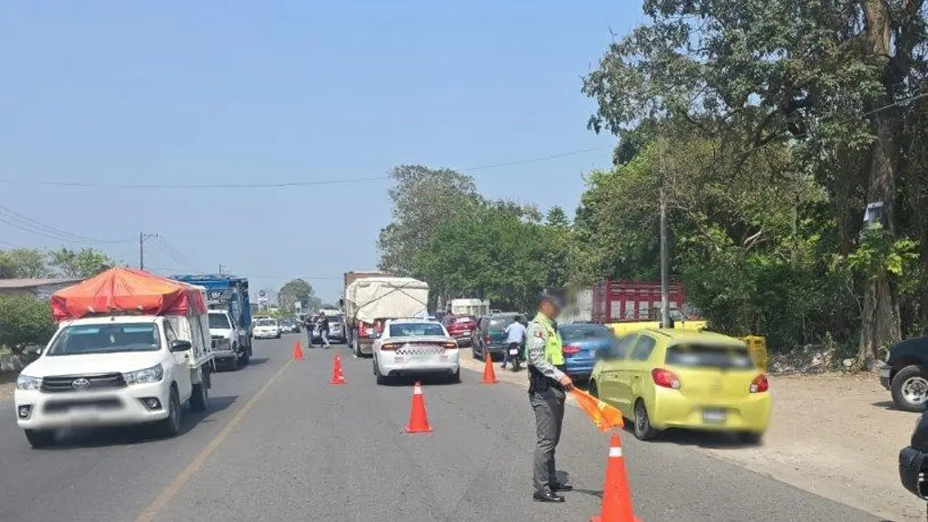 Imagen Hay cierre parcial de circulación en autopista de Veracruz; es por esta razón 