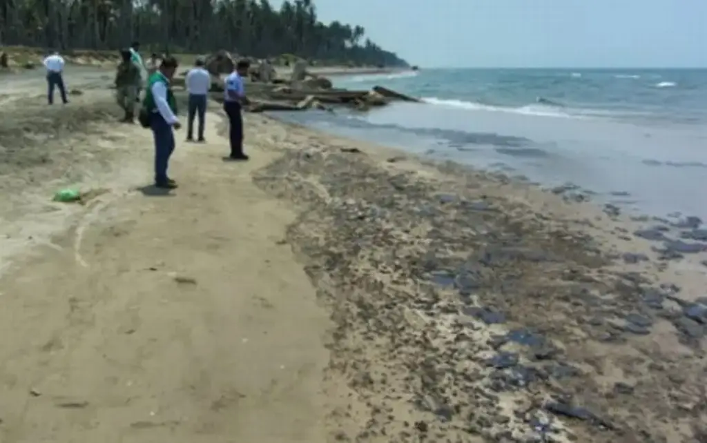 Imagen Esto es lo que se sabe sobre el derrame de hidrocarburo en varias playas de Tabasco